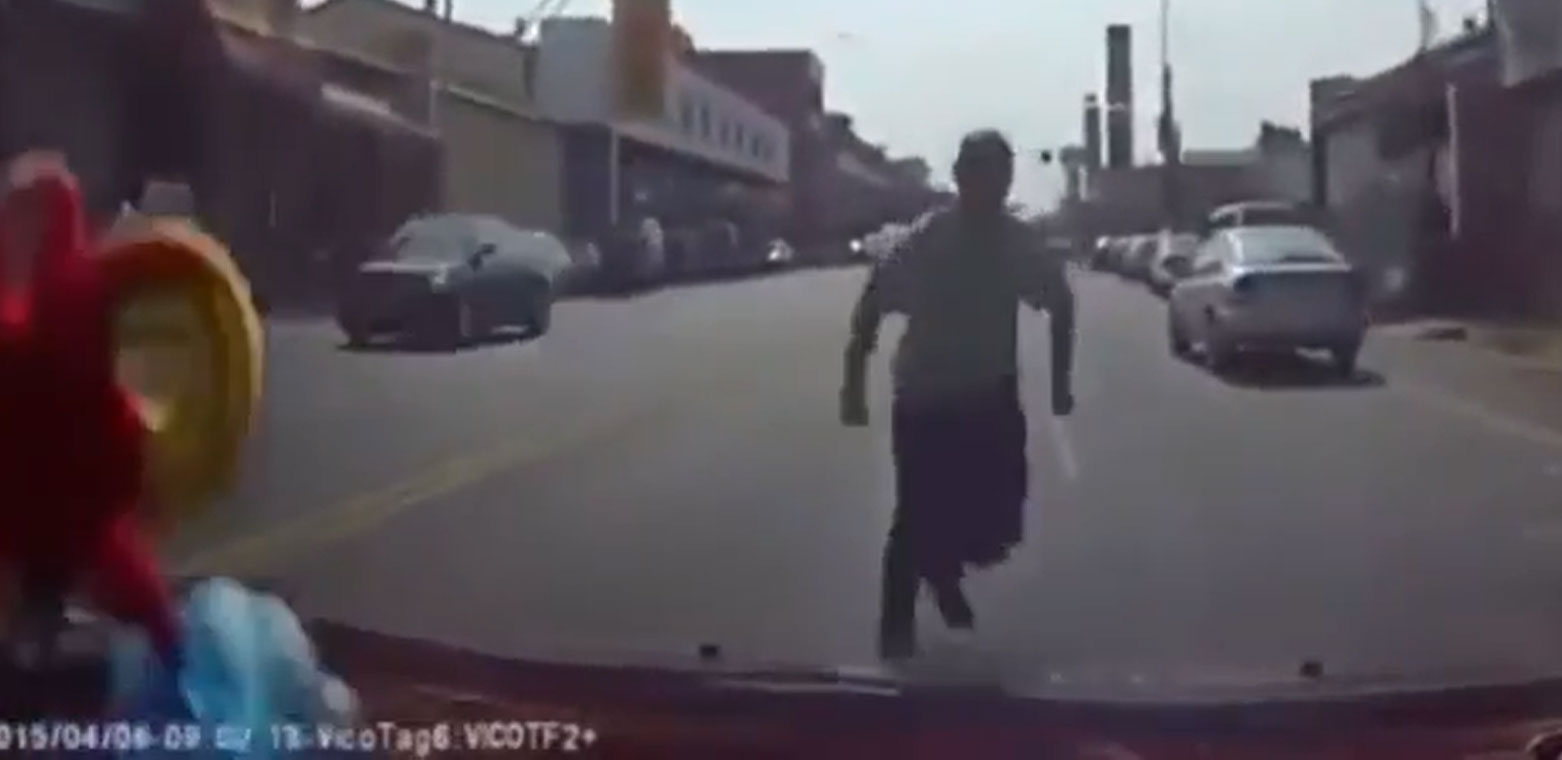 Chinese Insurance Scammer Caught on Dash Cam