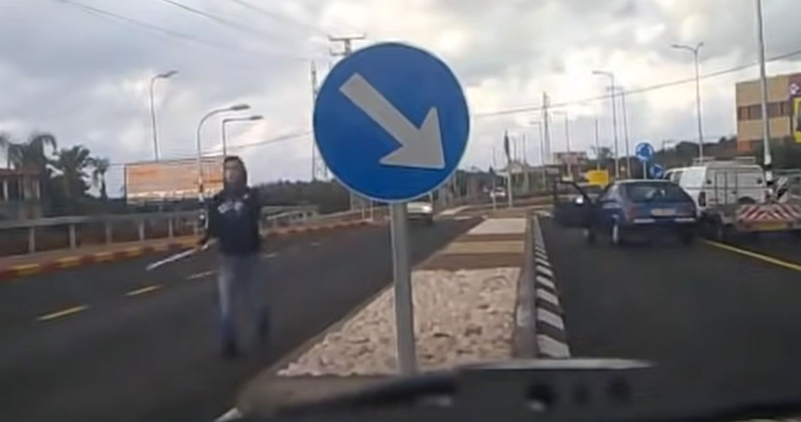 Israeli Cop Pulls Gun on Road Rage Driver with Metal Pipe